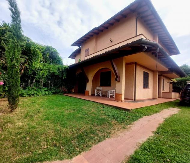 Villetta bifamiliare in vendita a Forte dei Marmi 200 mq Rif: 1326170