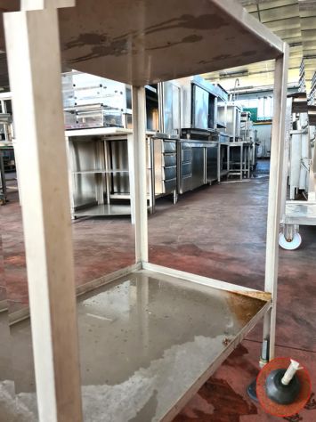 tavolo inox con bordi rialzati usato - Foto 2