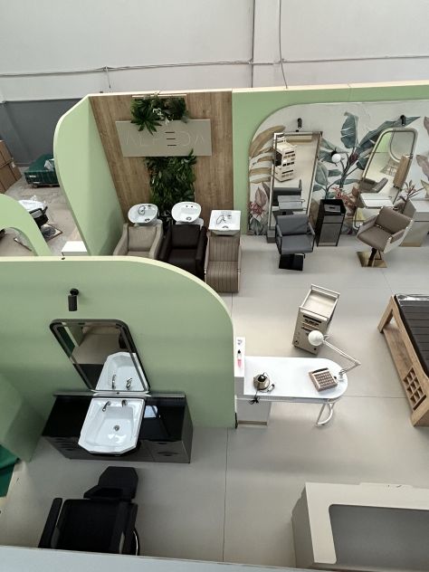 Stand fieristico professionale completo di impianto elettrico e faretti - Foto 2