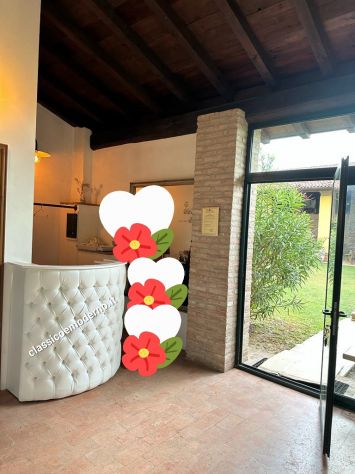 Bancone bianco ecopelle curvo centro estetico su misura con spedizione