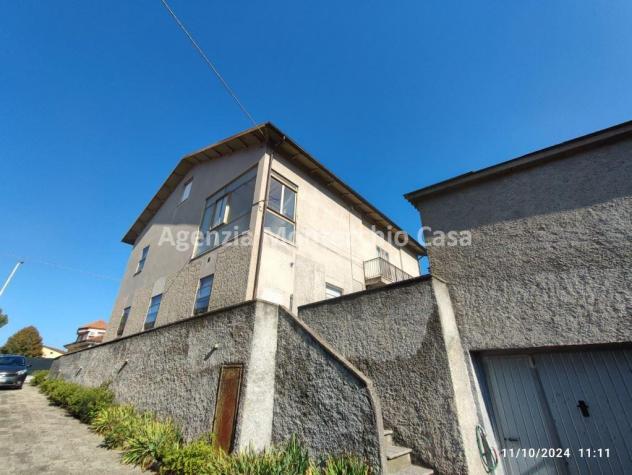 Casa singola con due appartamenti, mansarda, tre garage e scoperto esclusivo. - Foto 7