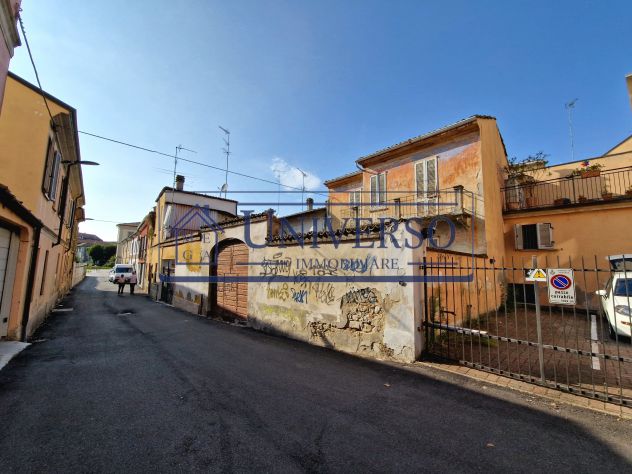 CASA INDIPENDENTE DA RISTRUTTURARE CON CORTILE IN CENTRO - Foto 9