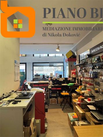 A000294 - SPAZIOSO NEGOZIO IN CENTRO CITTA' - Foto 8