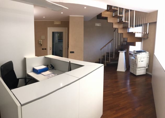 Affittasi stanze e postazioni di lavoro in studio professionale