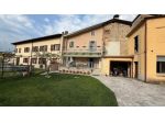ampio quadrilocale con giardino privato e doppio ingresso