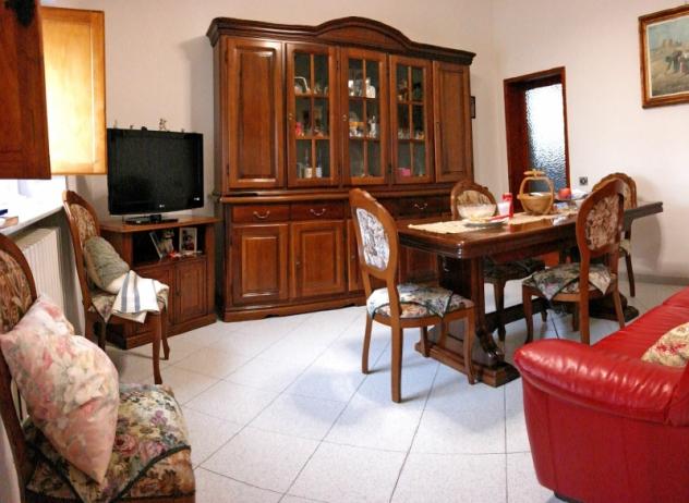 Ottimo appartamento disposto su due livelli corredato da vasto giardino. - Foto 8