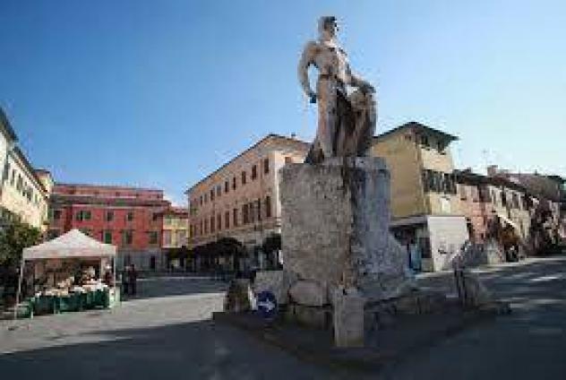 2 Vetrine in vendita a Sarzana