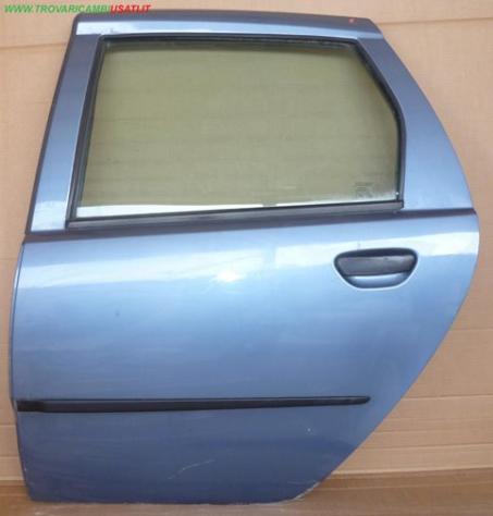 PORTA POST.S. AZZURRO MET. C/ALZ. MAN E SERR.  Carrozzeria  Lamierati esterni  Porte  Porta post. sx. FIAT - PUNTO II - 01-09-1999 - 01-05-2003, FIAT