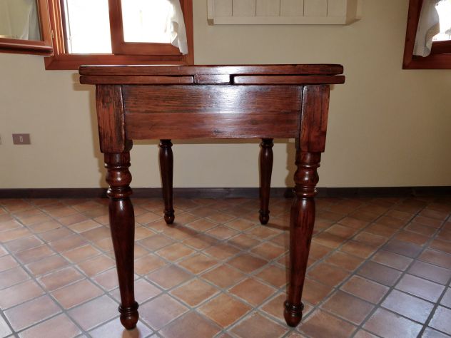 Tavolo antico "a tiro" in legno massello con grande cassetto.Già restaurato - Foto 3