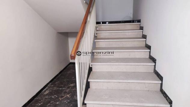 Fossombrone alle porte del centro storico cittadino, facilmente raggiungibile sia in macchina che a piedi, attorniato dai principali servizi proponiam - Foto 8