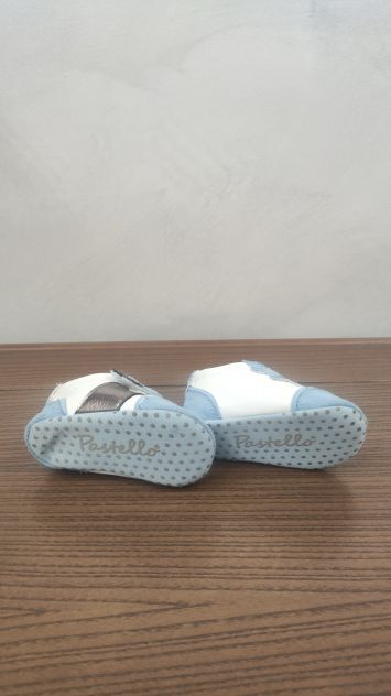 Scarpa misura 18 Pastello azzurro bianco e grigio - Foto 3