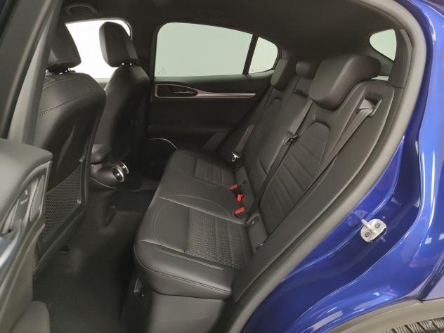 Alfa Romeo Stelvio 2.2 Turbodiesel AT8 Q4 Bi-Xeno Navi BLIS DAB 19” - Foto 6