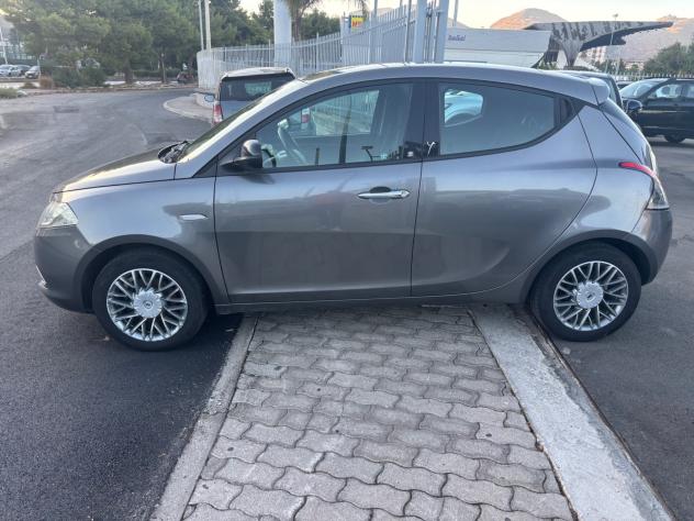 Lancia Ypsilon 1.2 69 CV 5 porte S&S Platinum - Foto 2