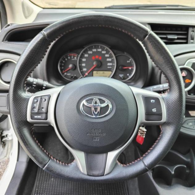 TOYOTA Yaris 1.3 Lounge rif. 23815815 - Foto 10