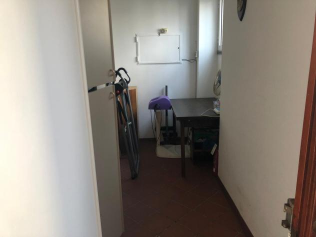 Lido di Camaiore, appartamento di 100mq, a circa 400 metri dal pontile, in ottimo stato e ben rifinito al 1° piano di 2 con POSTO AUTO. Ingresso in am - Foto 14