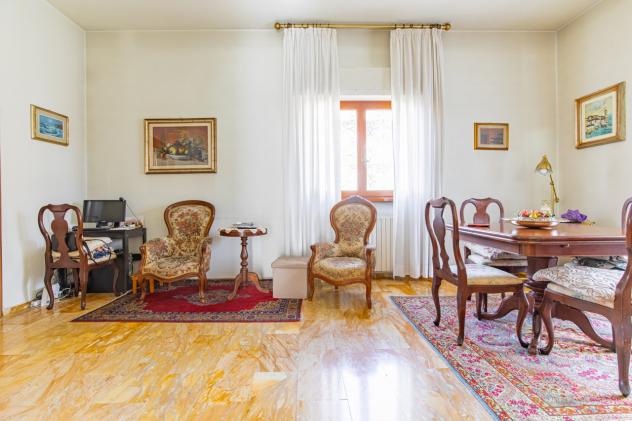 VILLA di 12 vani e di 250 mq (VIAREGGIO) rif. 672 - Foto 3