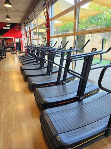 CERCHIAMO ISTRUTTORE SALA FITNESS - PERSONAL TRAINER - Foto 2