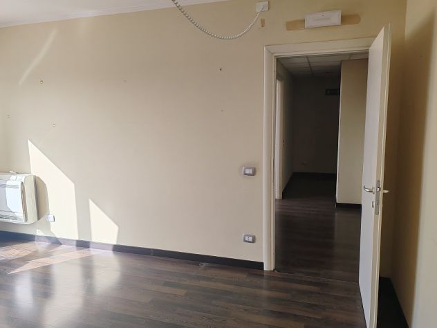 POMEZIA (RM) Via dei Castelli Romani Palazzina di soli uffici e negozi - Foto 4