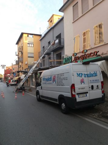 NOLEGGIO SCALA MONTACARICHI ANCHE PER MOBILIFICI - Foto 4