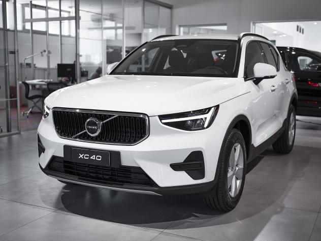Volvo XC40 B3 automatico Essential - Foto 2