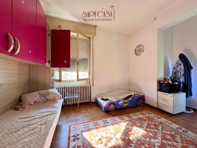 Appartamento con due camere da letto, corte e servizi annessi - Foto 9