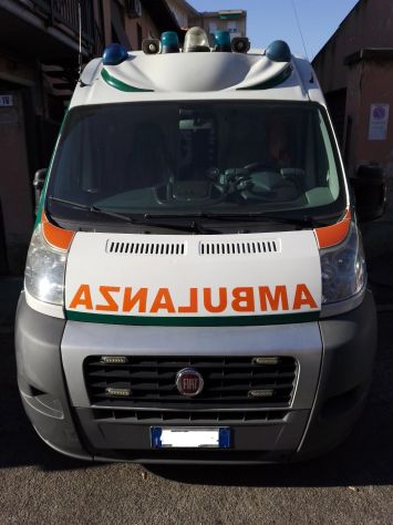 SOCCORRITORE AMBULANZA