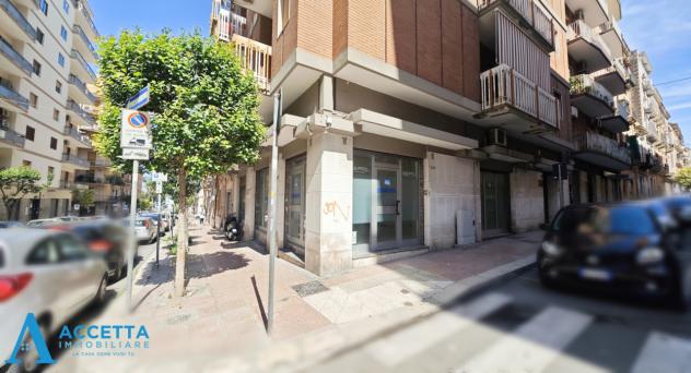Oltre 3 vetrine in affitto a Taranto - Foto 14