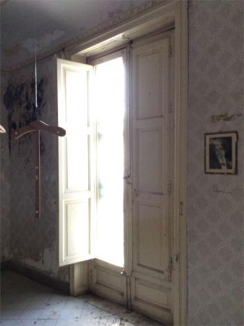V002598 - VENDO PALAZZETTO STORICO