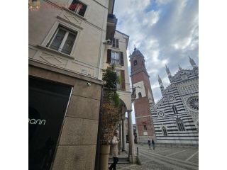 AFFITTO - TRILOCALE ELEGANTEMENTE ARREDATO IN CENTRO STORICO DI MONZA CON P …