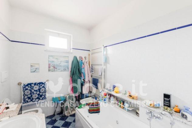 Villa di 350 m² con più di 5 locali e box auto in vendita a Cocquio-Trevisago - Foto 11