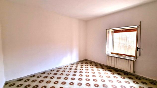 STABILE INDIPENDENTE CON CORTILE - VIA DELLE DALIE - FALCIANO DEL MASSICO V2853 - Foto 9