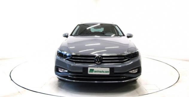 VOLKSWAGEN Passat Variant 2.0 TDI 4MOTION DSG Executive 200CV rif. 23153446 - Foto 2