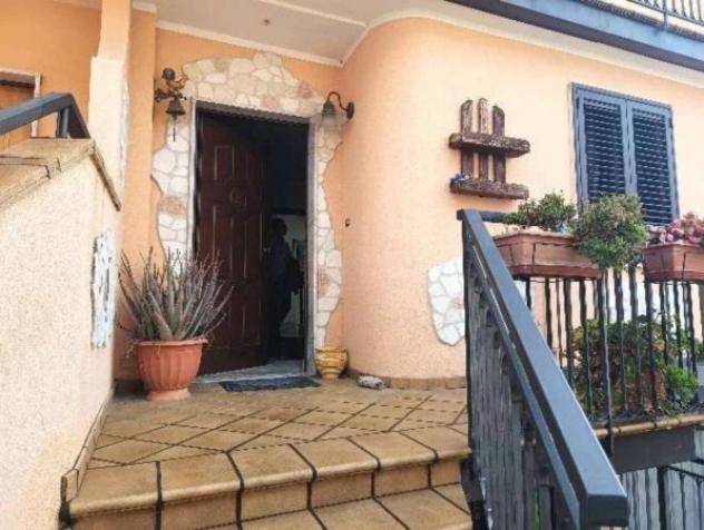 Immobile in asta di 275 m² con più di 5 locali e box auto in vendita a Polla - Foto 2