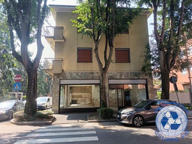 negozio angolare con deposito interrarto - Foto 2