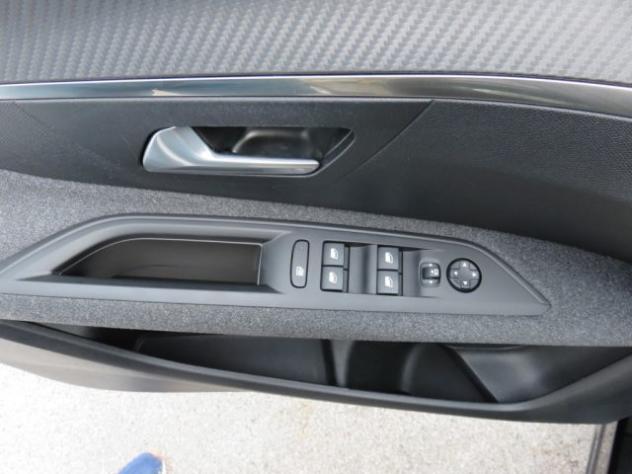 PEUGEOT 3008 BlueHDi 130 S&S EAT8 Active Pack rif. 23449826 - Foto 6