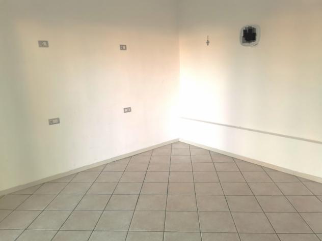 BORGO S LORENZO NEGOZIO MQ 45 VETRINA STRADA