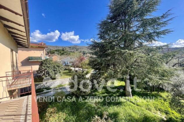 Villa di 616 m² con più di 5 locali e box auto doppio in vendita a Paciano