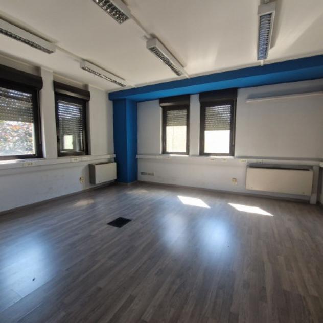 Immobile di 240 m² con più di 5 locali in affitto a Rho - Foto 9