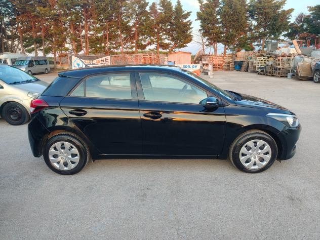 Hyundai i20 1.1 CRDi 5p Comfort KM54.000 - Foto 8
