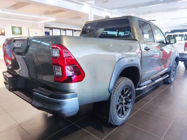 Toyota Hilux 2.8 D-4D A/T 4WD 48V 4 porte Double Cab Invincible - Foto 4