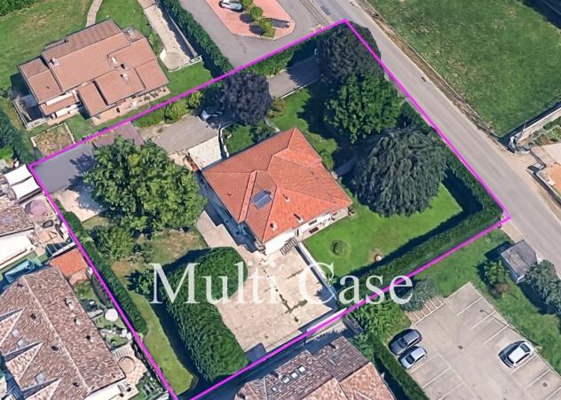 ESCLUSIVA VILLA SINGOLA CON PARCO PRIVATO DI OLTRE 2.100 MQ – CISLAGO (VA) - Foto 2