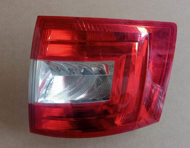 FANALE POST. DX SW 999-U1295301 Parti elettriche  Fanaleria  Fanali  Fanale post. dx. SKODA - OCTAVIA - 01-04-2013 - 01-02-2017