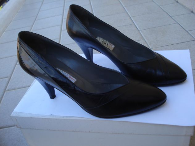 SCARPE DECOLLETE' NERE IN PELLE - Foto 6