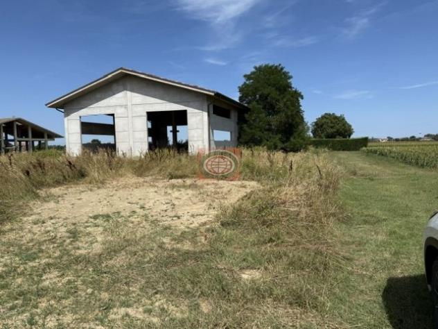 Cesenatico località VILLALTA: Deposito agricolo (Mq287 ) grezzo, con area pertinenziale di 2500,00 mq