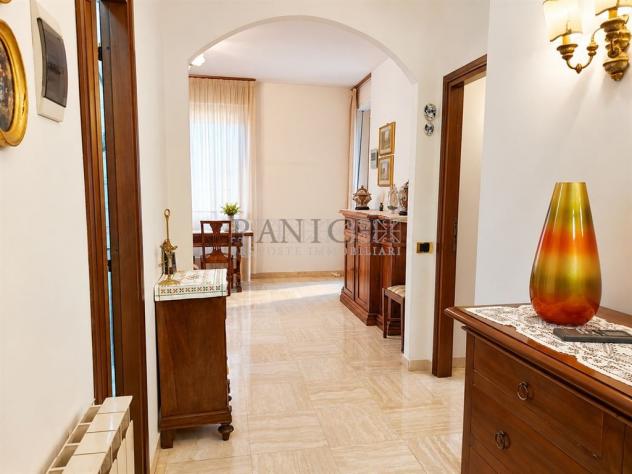 Appartamento areoso con garage - zona residenziale - Foto 9