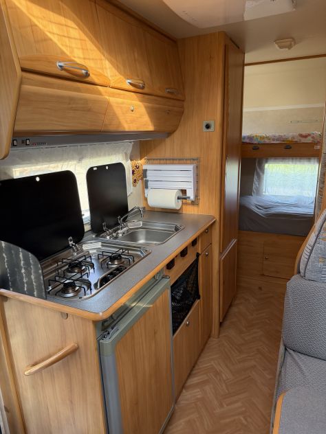 Camper Adria Mansardato 6 posti - Foto 9