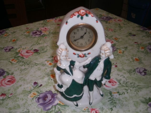 STATUETTA CON OROLOGIO