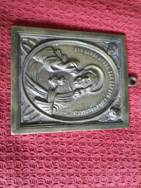 bronzo di cristo con dicitura in polacco
