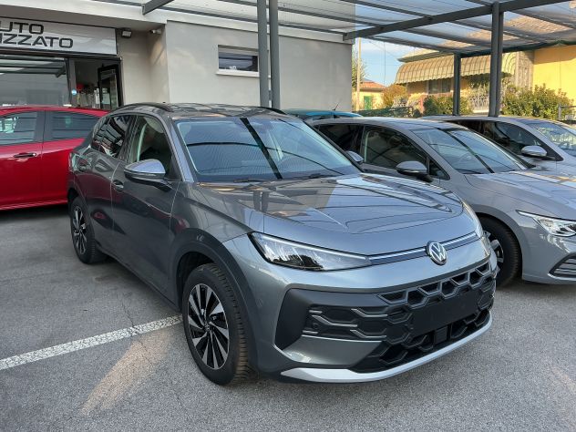 VOLKSWAGEN T-ROC 1.5 eTSI LIFE 115 CV DSG - 2026 - Foto 2