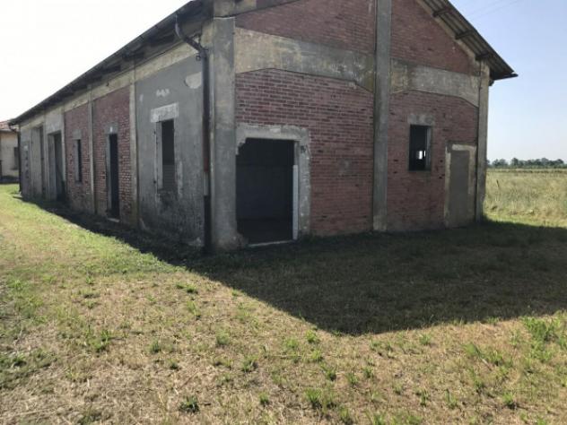 Rustico / Casale di 235 m² con più di 5 locali e box auto doppio in vendita a Soliera - Foto 2